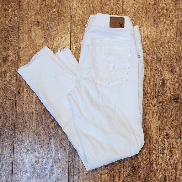 AMERICAN EAGLE Tom Girl Stretch Distressed Button Fly White Jeans - Sz 2 - Picture 5 of 8